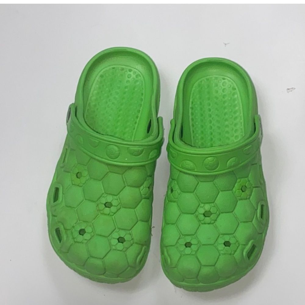 10/$50 Green Kids Clogs Sizeโ4
